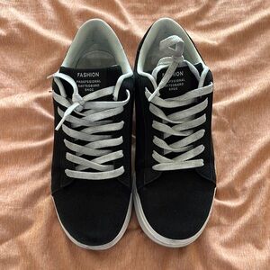 SHEIN Black and White Sneakers with Minimalist Design